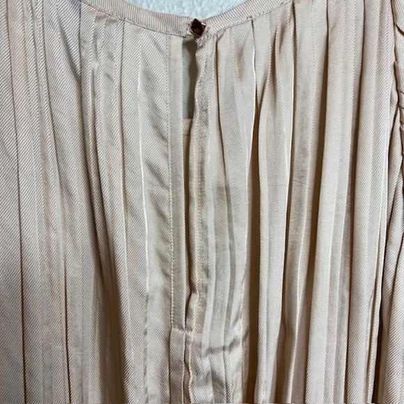 Banana Republic Size 2 Pintuck Champagne Party Dress - Picture 7 of 9